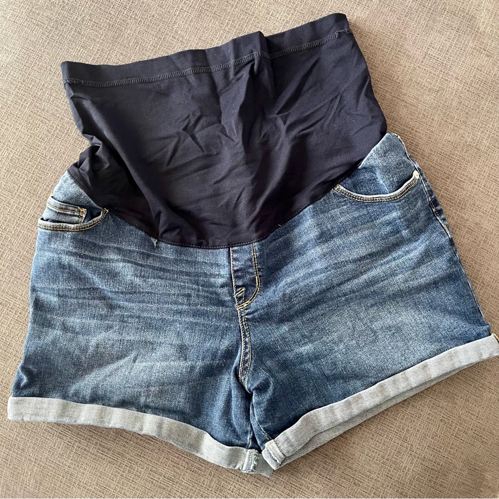 Liz Lange MIDI shorts